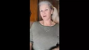 Mature mom with big natural tits gets off on fucking zucchini