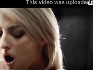 Close-Up Vagina Eating... This chap Fingers and Licks Her Clitoris Until She Loses It