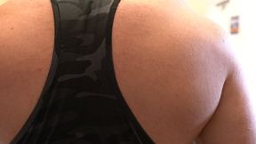 Kitchen muscleman flexing session with JOI countdown