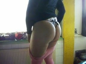 Bulging plump ass in pink legging