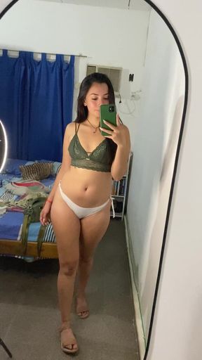 OnlyFans teen shows off her tits