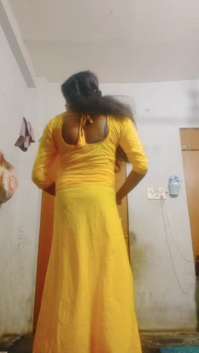 Urvashi Rani silk salwar phenke ghar ke andar ghapaghap krrhi thi