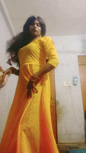 Urvashi Rani silk salwar phenke ghar ke andar ghapaghap krrhi thi