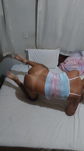 Ladysilva in bed showing off her tanned hot ass