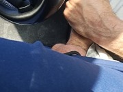 me pajeo en el coche y me corro en mi boca
