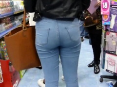 Candid blonde teen with sexy curves in jeans