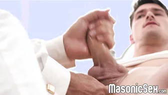Felix Kamp edges and strokes Zander Woodz to a heavy cumshot