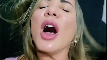 Milf greluda trai o marido com novinho