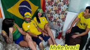 eliminatorias copa do mundo 2026 o primeiro chuto a col foi no cuzinho e na boceta da bibi sadomasoquista. participante rebecca santos. alan wolf