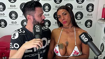 Milf nos cueta que le gusta que le hagan en la cama