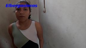 Follamos con mi compa&ntilde_era de trabajo en el cuarto de limpieza de la empresa, ella me dijo que tenia la fantasia de tener sexo dentro de la empresa y pues follamos durisimo dentro de la empresa