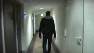 Cuplu gay cu puli uriași, futut în cur fără șa în aer liber