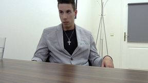 Flamboyant newcomer fucked on the desk