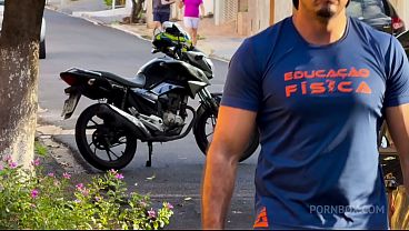 No predio abandonado 22cm