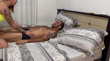 Fui fazer massagem no irmão do meu marido e acabei levando pica grossa e leite na boca