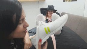 Amanda in bad smelly soles tickling punishment