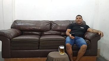 No sofá, com leo ogro lillian revela que o maior arrependimento. Foi ter namorado e que o lugar mais legal já transou foi em cima de uma laje na comunidade da rocinha.
