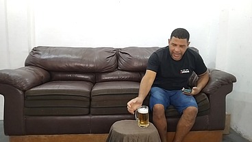 No sofá, com leo ogro lillian revela que o maior arrependimento. Foi ter namorado e que o lugar mais legal já transou foi em cima de uma laje na comunidade da rocinha.