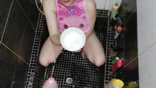 呻吟的业余成熟少女在激烈的肛交过程中被手指刺激至喷射高潮