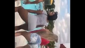 Farra das gostosas na pscina resto do video em http://evolterr.com/6Osq