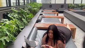 BBW gulosa usou cada cent&iacute_metro do mastro e ainda pediu mais