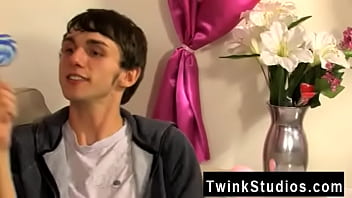 Gay twinks Colby London has a pecker fetish and he&#039_s not afraid to