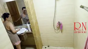 amateur schoonheden gevangen op een zelfgemaakte camera in de douche