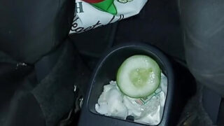 Un tipo taladra el culo apretado de Siri a lo perrito y descarga una corrida interna descuidada