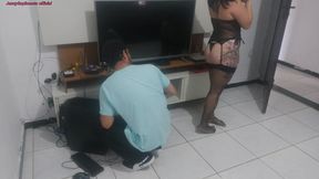 Desperate Housewife seduces tech for attention - Big Ass Doggy Style