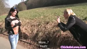 Busty euro les rubbing gfs clit with vibrator