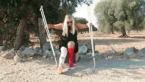 Long and tiring walk on crutches MP4 (1920x1080) FHD