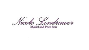 mi hermanastra entra al cuarto y tiene sexo con mi esposa mientras yo estoy en la misma cama descansando, ellas creen que enrealidad no se lo que hacen siempre / parte 2 / nicolelondrawer / abneyzimm