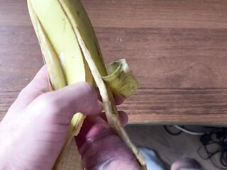 Сладко кончать в банан????????