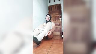 Indo Shemale Wearing Hijab Play Dildo Ass And Cum