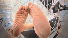 Anna's stinky feet humiliated Jamie in the VR360 cage