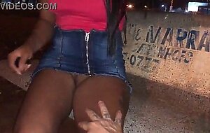 A safada casada encontra um cara desconhecido e faz sexo com ele