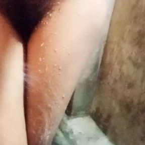 Indian Girl Bathing hot video 01