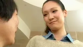 Busty Beauty Wraps Long Legs Around Tiny Guy – Tight Ride!