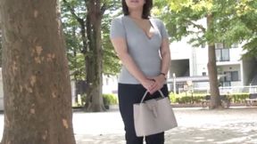Married Woman's First Experience with Natsumi Omachi: A Revealing Documentary