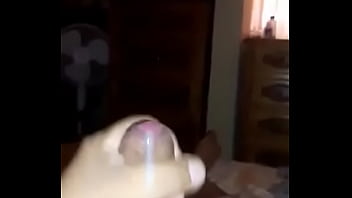 Yo chaqueteandomela viendo porno