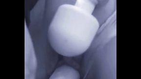 Une vrai petite cochonne qui aime le sexe et qui mouille