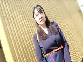 Maki's 45-year-old secret lunch date turns steamy