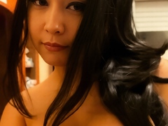Omege japanese girl with big boobs on cams