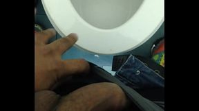 Tirando pau duro da cueca
