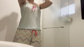 I want you to fuck me in the shower, with the water running and my wet body glued to yours 😈💧🍑.