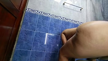 Voyeur - Big Ass Latina Pees On Toilet Before Going To The Gym