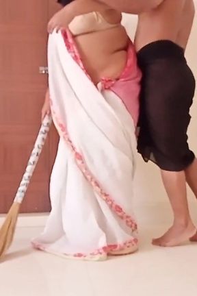 Arab Stepmom Sweep Room in Indian Style Saree Then Stepson Saw Her BBW Figure &amp; Get Hot Then Fuck