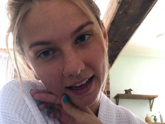 Amateur Webcam Cute Teen Plays Solo with Big Dildo