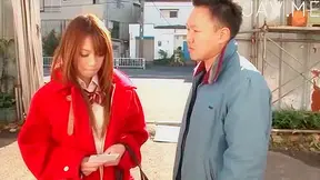 Chica asiática cautiva recibe jugueteo vaginal salvaje de su captor