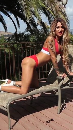 Mia Maffia Cums in the Sun!